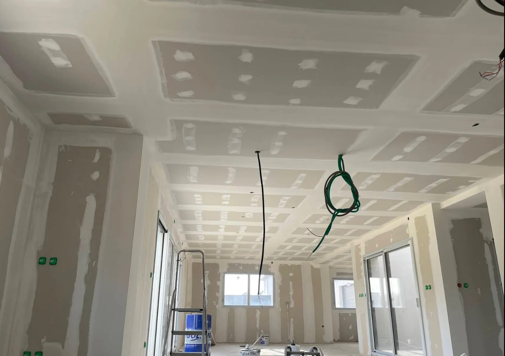 Plafond en placoplatre avant traitement des joints